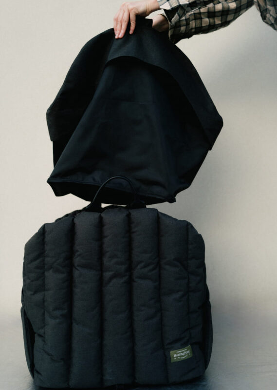 avtokreslo-dlya-sobak-huntingpony-chernoe-v-razvorote