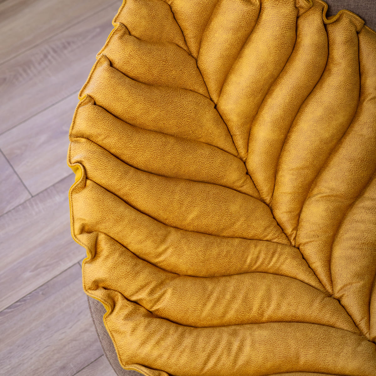 Лежанка для собак Mr.Kranch листочек, охра 4 Лежанка для собак Mr.Kranch листочек, охра — изображение 4