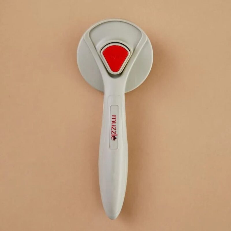 rascheska-dlya-shersti-s-knopkoj-bystroj-ochistki-muzzle-vid-sverhu