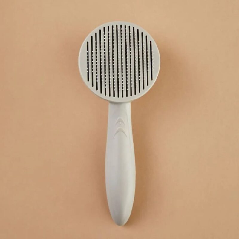 rascheska-dlya-shersti-s-knopkoj-bystroj-ochistki-muzzle-vid-zubcy