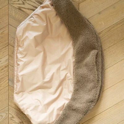 chekhol-dlya-avtokresla-huntingpony-2-0-korichnevyj-detali-interer