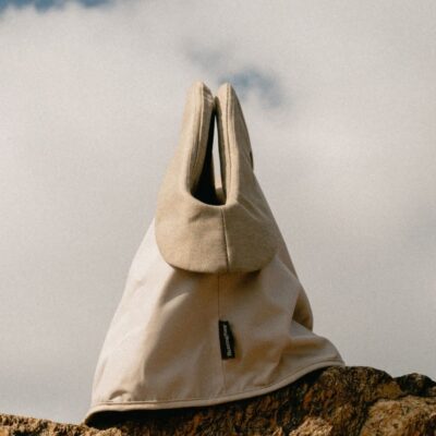 chekhol-dlya-perenoski-poni-huntingpony-oblegchennyj-bezhevyj-krupno-priroda