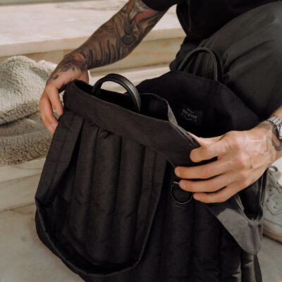 chekhol-dlya-perenoski-poni-huntingpony-oblegchennyj-chernyj-detali-krupno-interer