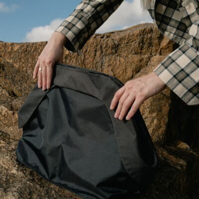 chekhol-dlya-perenoski-poni-huntingpony-oblegchennyj-chernyj-detali-krupno-priroda