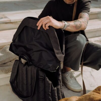 chekhol-dlya-perenoski-poni-huntingpony-oblegchennyj-chernyj-krupno-sobaka-interer