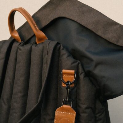 chekhol-dlya-perenoski-poni-huntingpony-oblegchennyj-korichnevyj-krupno-interer