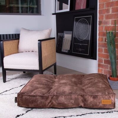 matras-scruffs-kensington-ekozamsha-shokolad-krupno-interer