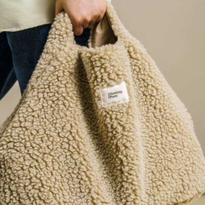 mekhovoj-chekhol-dlya-perenoski-poni-huntingpony-korichnevyj-krupno-sobaka-interer