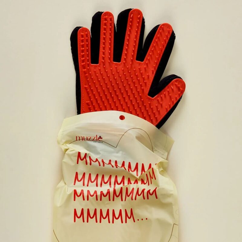Перчатка Muzzle для вычесывания шерсти