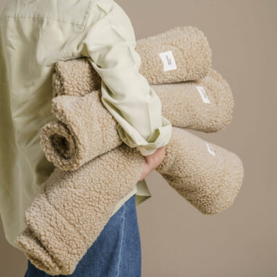 pled-dlya-sobaki-huntingpony-poni-soni-bezhevyj-detali-krupno-interer